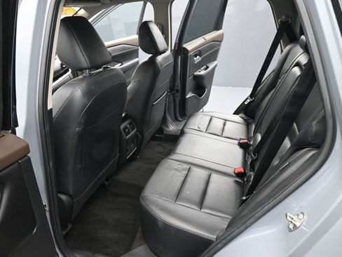 Used 2023 Nissan Rogue SL w/ SL Premium Package image 16