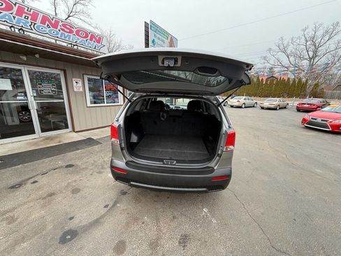 Used 2013 Kia Sorento LX w/ Value Pkg image 6