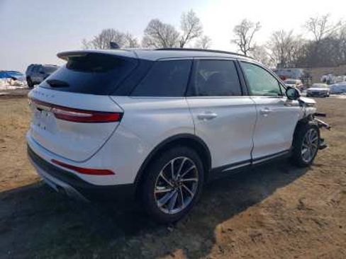Used 2025 Lincoln Corsair AWD w/ Equipment Group 101A image 5