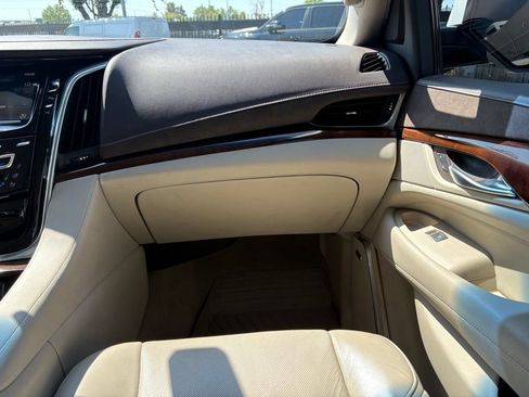 Used 2017 Cadillac Escalade 2WD image 8