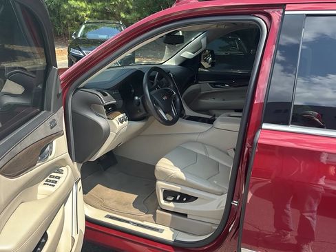 Used 2018 Cadillac Escalade Premium Luxury AWD/4WD image 17