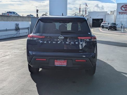 Used 2024 Nissan Pathfinder SV image 10
