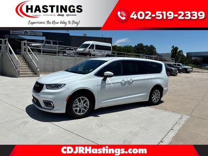 Used 2023 Chrysler Pacifica Touring-L