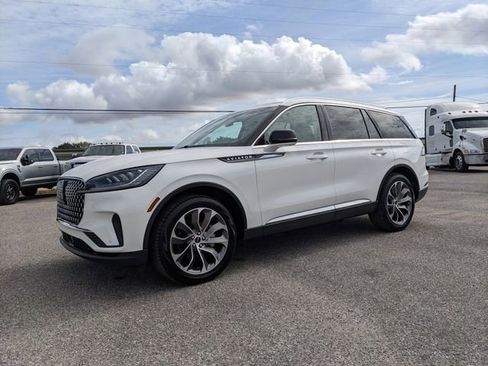 Used 2025 Lincoln Aviator AWD image 8