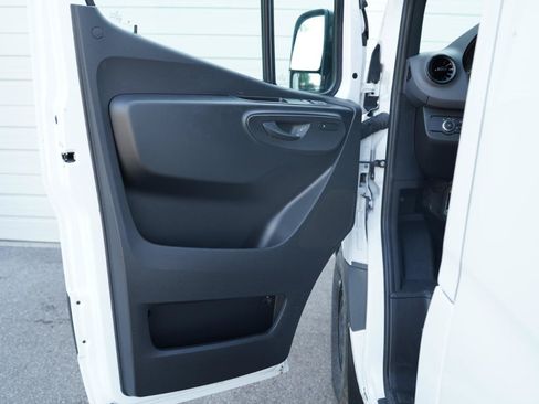 Used 2025 Mercedes-Benz Sprinter 2500 image 24