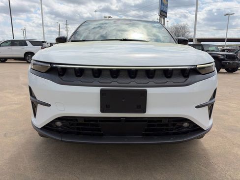 Used 2024 Jeep Wagoneer Launch Edition image 2