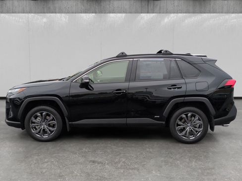 Used 2025 Toyota RAV4 XLE Premium w/ Weather Package AWD/4WD image 4