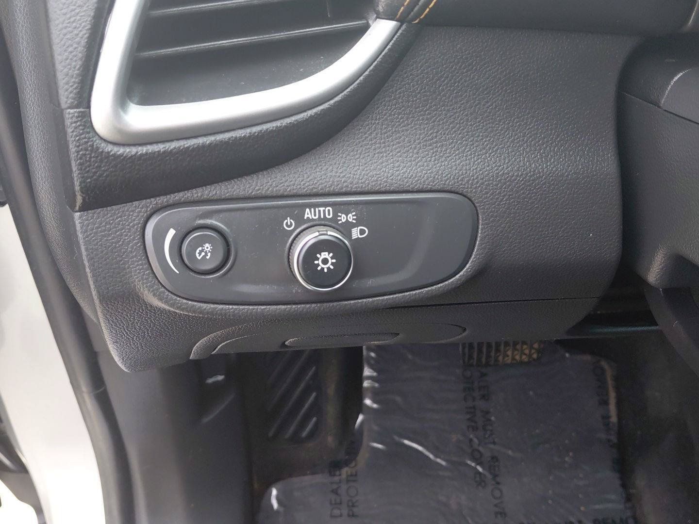 Used 2019 Chevrolet Trax LT w/ LT Convenience Package FWD image 26