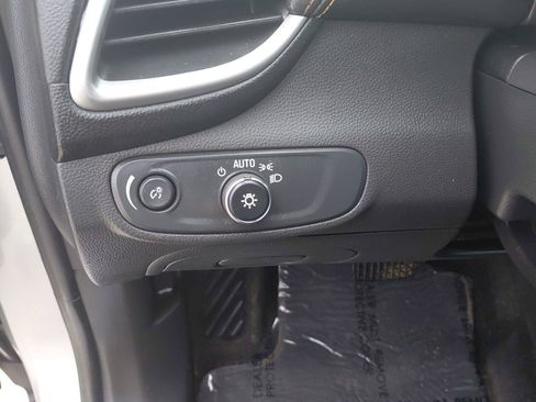 Used 2019 Chevrolet Trax LT w/ LT Convenience Package FWD image 26