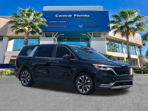 Used 2024 Kia Carnival EX FWD image 2