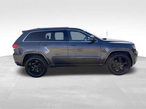 Used 2015 Jeep Grand Cherokee Altitude image 2