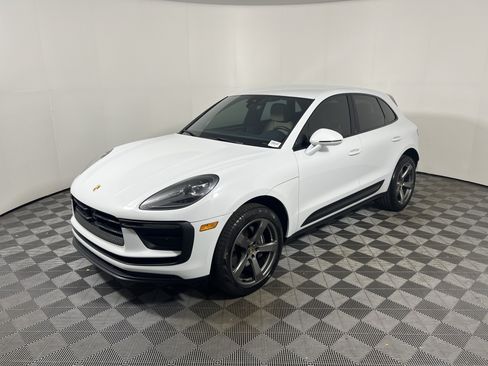 Certified 2023 Porsche Macan AWD/4WD image 11