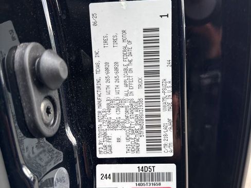 Used 2025 Toyota Tundra Platinum AWD/4WD image 33