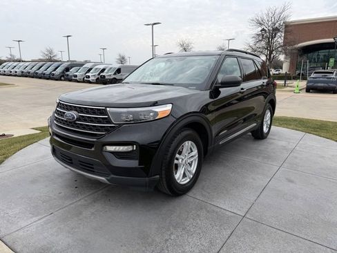 Used 2023 Ford Explorer XLT w/ Equipment Group 202A image 3