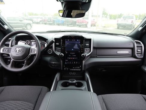 New 2026 RAM 2500 Big Horn AWD/4WD image 32