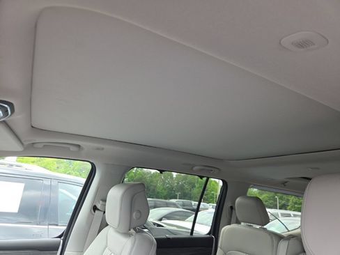 Used 2024 Jeep Wagoneer Series III w/ Premium Group I AWD/4WD image 4