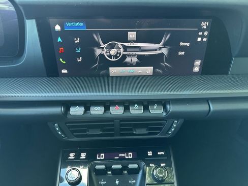 Used 2025 Porsche 911 Carrera image 23