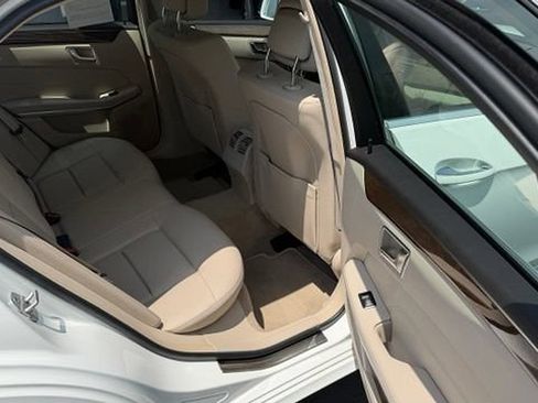Used 2014 Mercedes-Benz E 350 4MATIC Sedan image 11