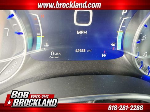 Used 2025 Chrysler Pacifica Limited FWD image 26