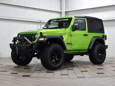 Used 2025 Jeep Wrangler Sport AWD/4WD image 3