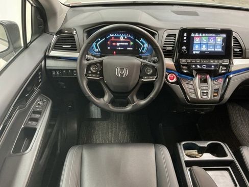 Used 2023 Honda Odyssey Touring image 11