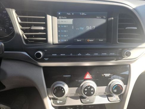 Used 2019 Hyundai Elantra SEL image 10