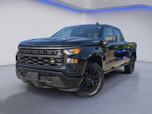 Used 2023 Chevrolet Silverado 1500 Custom AWD/4WD image 2