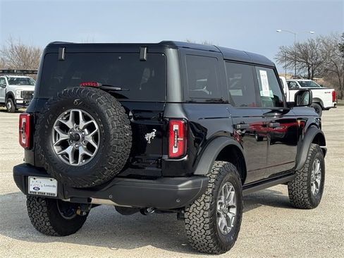 Used 2025 Ford Bronco Badlands image 4