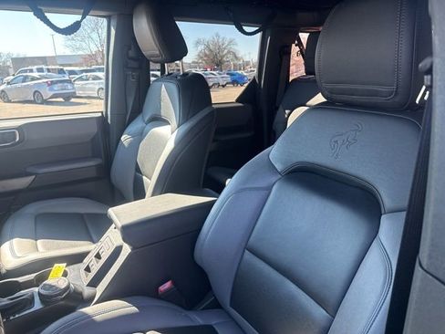 Used 2022 Ford Bronco Black Diamond image 23