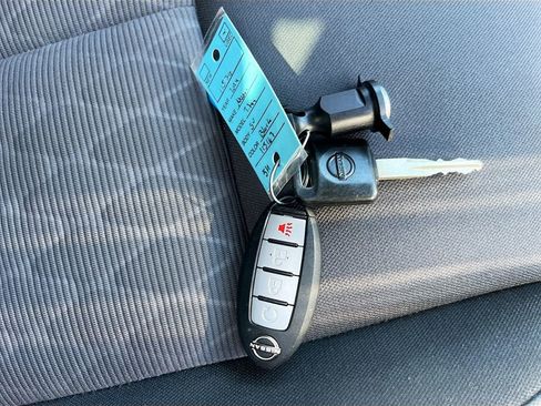 Used 2024 Nissan Titan SV w/ SV Convenience Package image 32