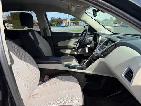 Used 2017 Chevrolet Equinox LT w/ Driver Confidence Package II AWD/4WD image 30
