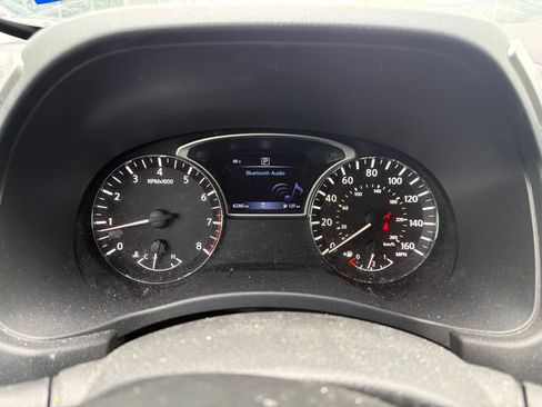 Used 2020 Nissan Pathfinder S FWD image 3