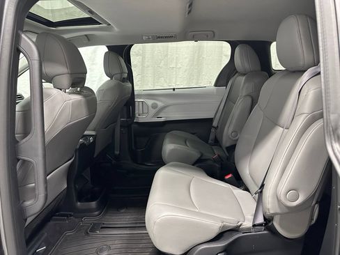 Used 2025 Toyota Sienna XLE w/ XLE Plus Package AWD/4WD image 50