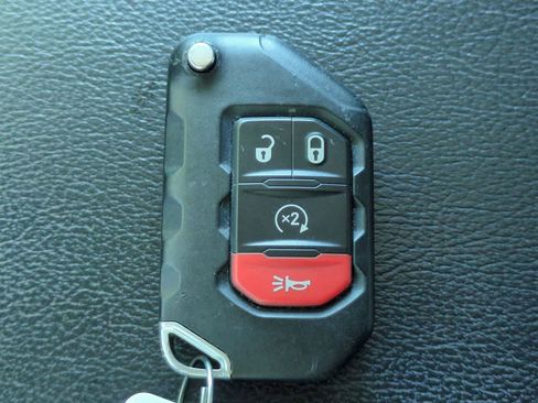 Used 2024 Jeep Wrangler Unlimited Sahara AWD/4WD image 34