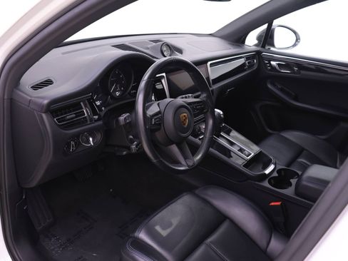 Certified 2023 Porsche Macan Turbo AWD/4WD image 4
