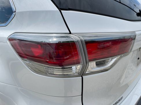 Used 2016 Toyota Highlander Limited Platinum AWD/4WD image 9