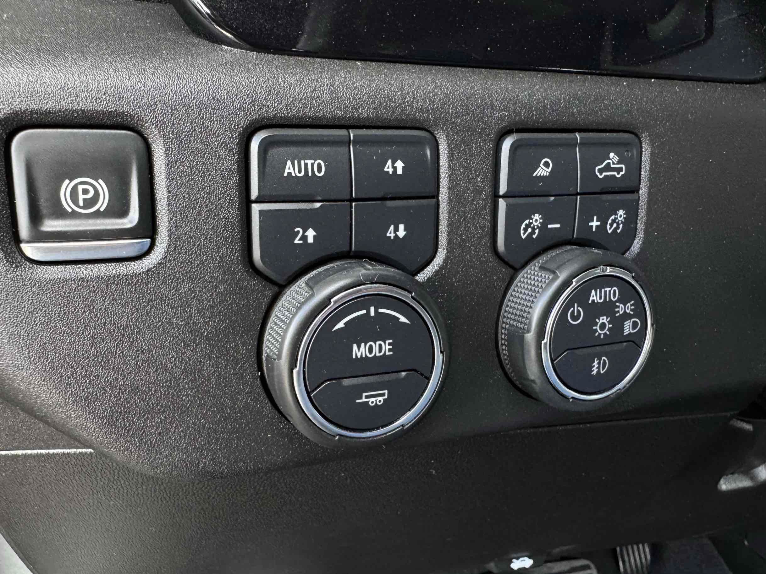 Used 2025 Chevrolet Silverado 2500 LTZ w/ LTZ Convenience Package AWD/4WD image 17