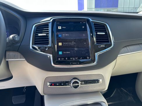 Used 2025 Volvo XC90 T8 Ultra w/ Protection Package Premier image 11