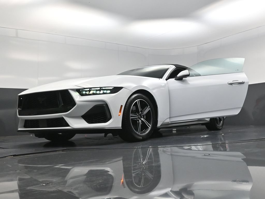 Used 2025 Ford Mustang Premium RWD image 27