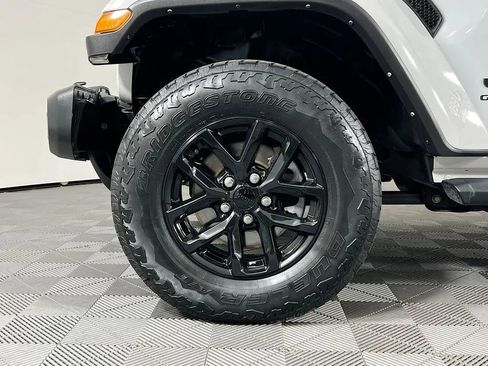 Used 2022 Jeep Gladiator Sport image 30