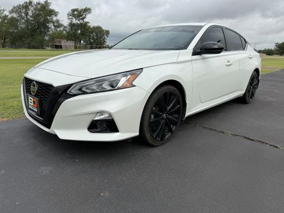 Used 2022 Nissan Altima 2.5 SR w/ Midnight Edition Package