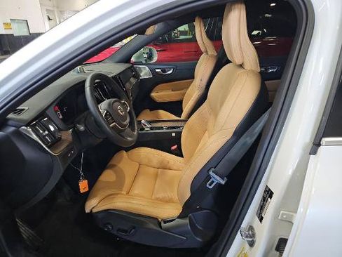 Used 2023 Volvo XC60 T8 Ultimate w/ Climate Package AWD/4WD image 3