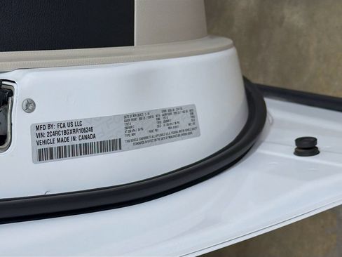 Used 2024 Chrysler Pacifica Touring-L FWD image 34