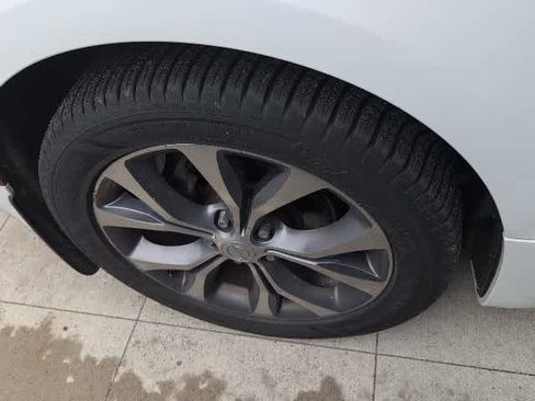 Used 2017 Chrysler Pacifica Limited w/ Advanced Safetytec Group FWD image 8