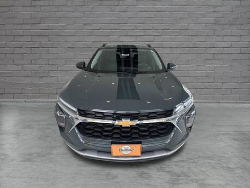Used 2025 Chevrolet Trax LT FWD image 24