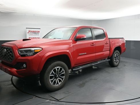 Used 2023 Toyota Tacoma TRD Sport AWD/4WD image 4