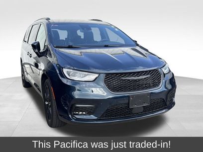 Used 2023 Chrysler Pacifica Touring-L w/ S Appearance Package