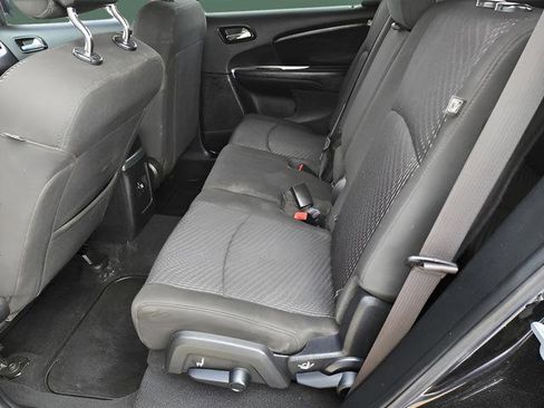 Used 2019 Dodge Journey SE w/ Blacktop Package image 20