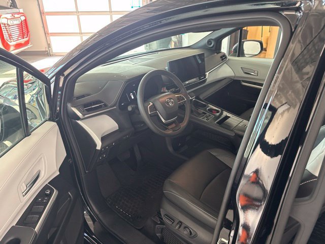 Used 2026 Toyota Sienna AWD image 13