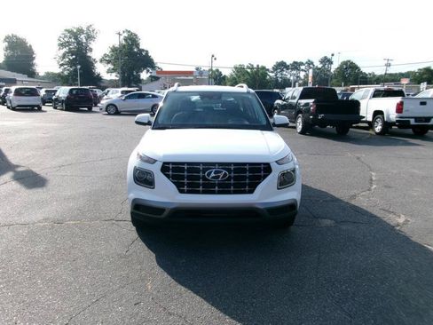 Used 2025 Hyundai Venue SEL FWD image 3